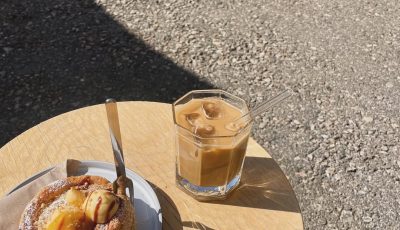 Hach, wir lieben es einfach die ersten Sonnenstrahlen morgens auf unserer Terrasse einzufangen.